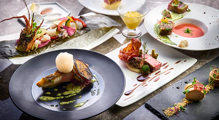 [プレミアム] 熊野牛サーロインと蝦夷あわびを含む最高級コース